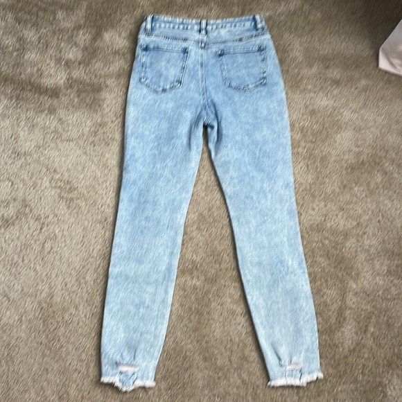 High Rise! 😊 - Picture 3 of 5